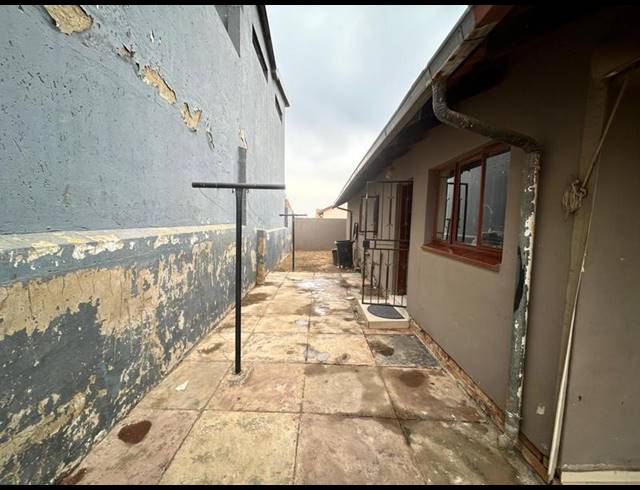 3 BEDROOM HOUSE FOR SALE IN CLOVERDENE